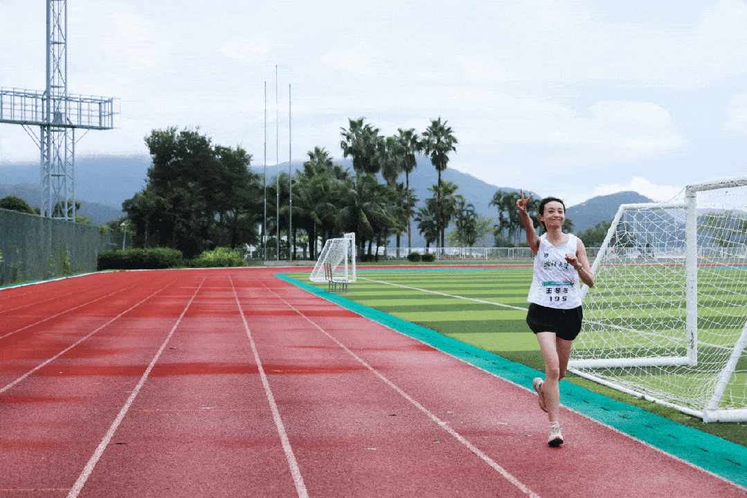 鞭策自己向前冲!选手奋力冲刺取胜的简单介绍 鞭策自己向前冲!选手奋力冲刺取胜的简单介绍