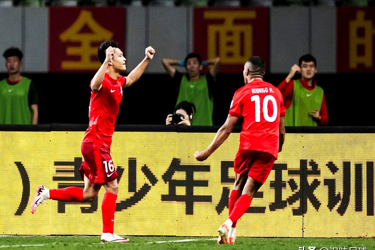 B体育官方-新赛季中超，球队角逐胜利，谁将一路高歌猛进的简单介绍