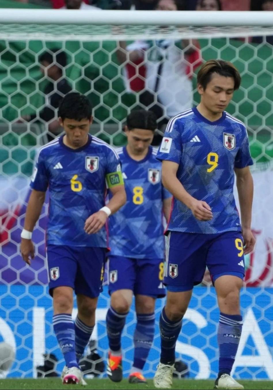 日本足球队表现抢眼，轻取对手晋级的简单介绍