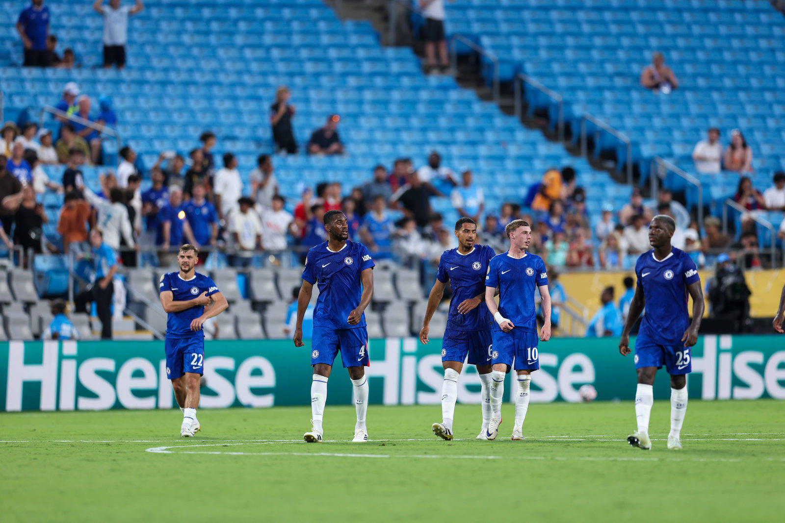 切尔西大获全胜,展现强大实力震撼对手 切尔西大获全胜,展现强大实力震撼对手