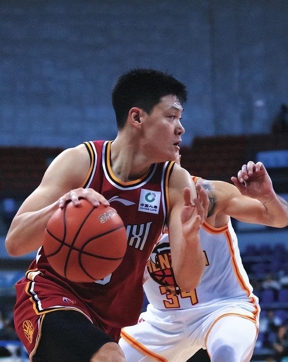 顶级球队对抗精彩对决吸引全场目光