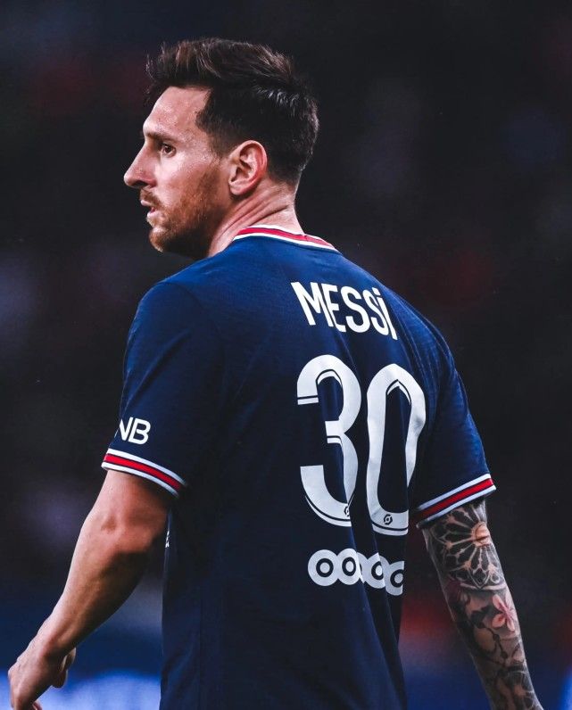 巴塞罗那半场球落后巴黎,梅西孤掌难鸣 巴塞罗那半场球落后巴黎,梅西孤掌难鸣