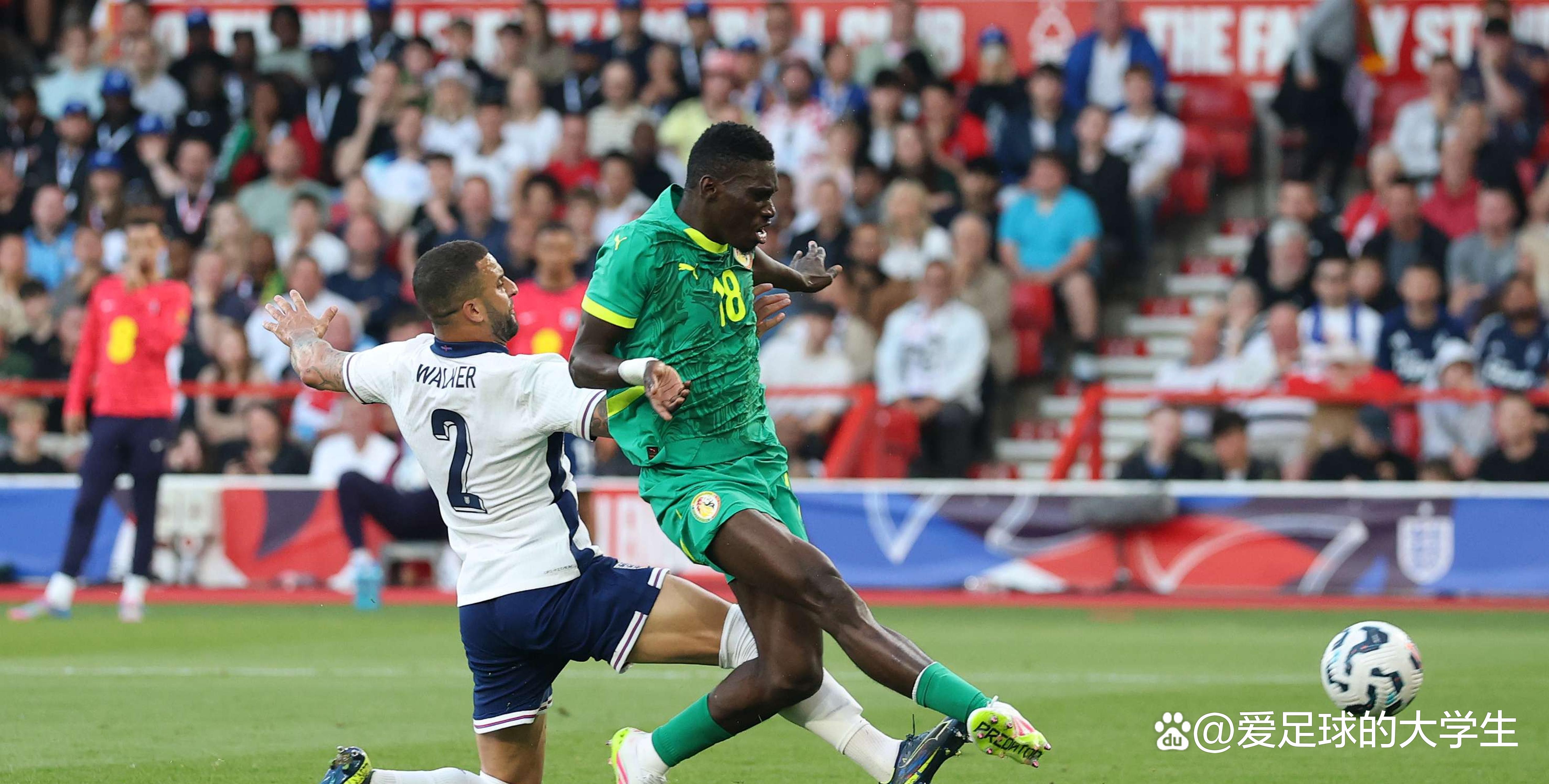 英格兰队遭遇困境，全力以赴备战