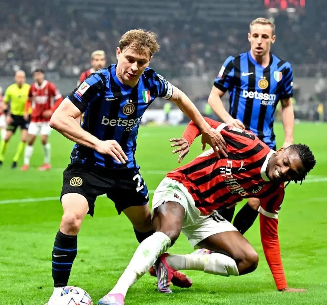 国际米兰惨遭ac米兰反超,尤文图斯仍稳坐榜首位置的简单介绍 国际米兰惨遭ac米兰反超,尤文图斯仍稳坐榜首位置的简单介绍