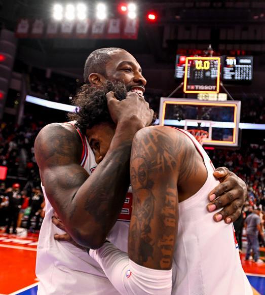 关于76人全队状态神勇,助力球队跻身前列的信息 关于76人全队状态神勇,助力球队跻身前列的信息