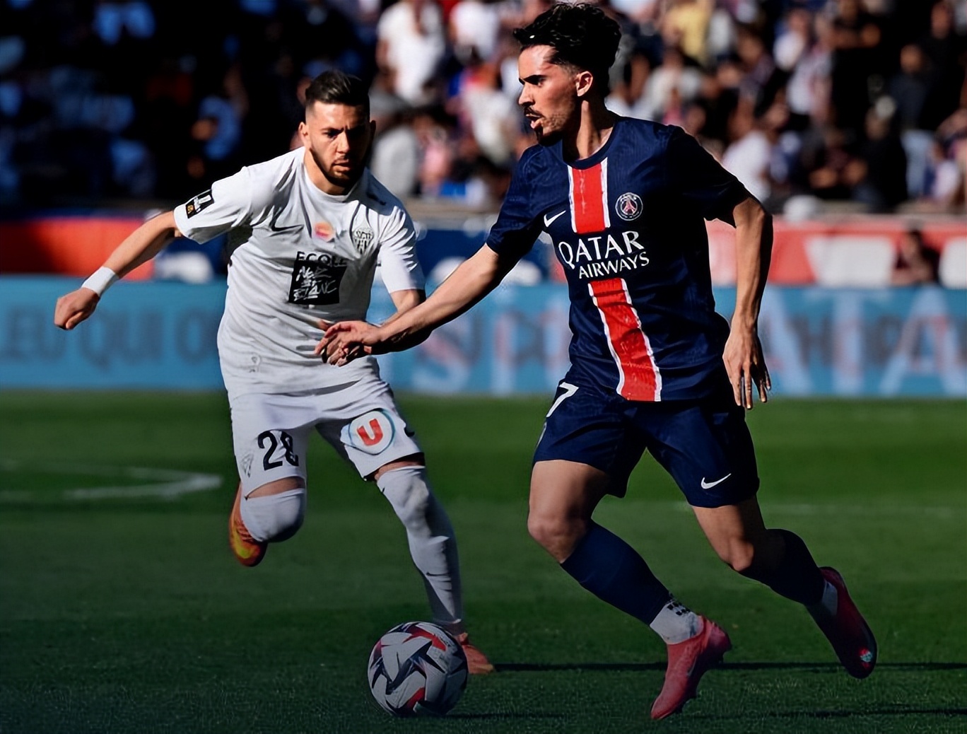 巴黎圣日耳曼中锋进球效率极高,值得关注 巴黎圣日耳曼中锋进球效率极高,值得关注