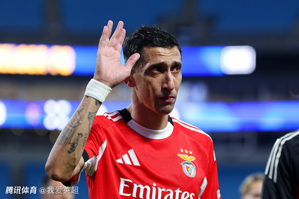 关于西班牙后卫表现低迷国际足球失误频出的信息 关于西班牙后卫表现低迷国际足球失误频出的信息