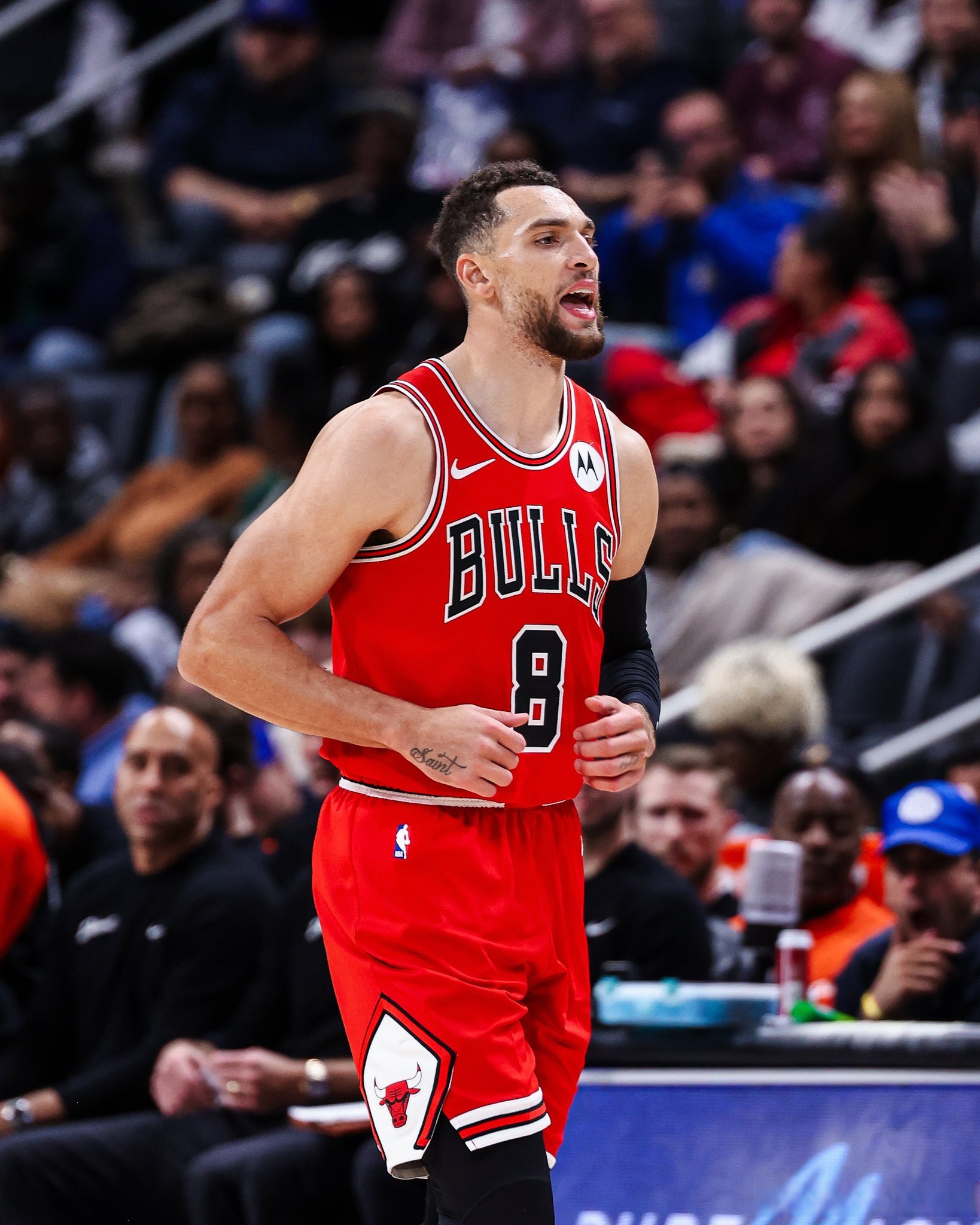 公牛大胜黄蜂,拉文全面爆发的简单介绍 公牛大胜黄蜂,拉文全面爆发的简单介绍