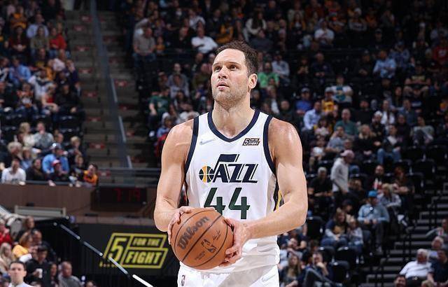 爵士客场大胜,戈贝尔抢下两双 爵士客场大胜,戈贝尔抢下两双